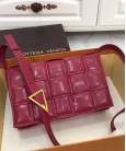 Сумка Bottega Veneta Padded Cassette Bag Cherry